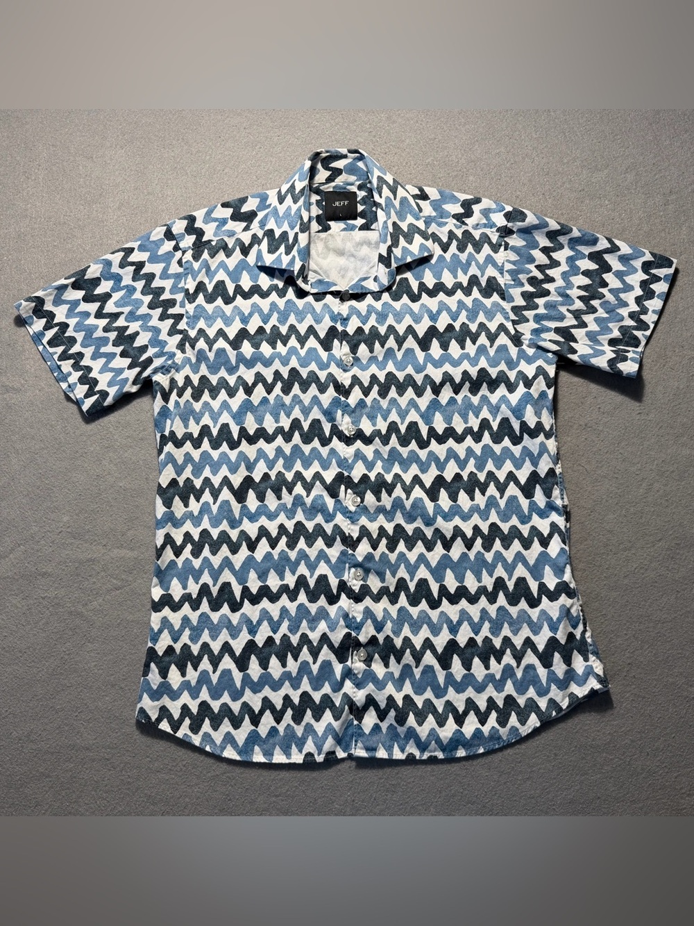 Jeff Clothing Men’s Large Blue White Wave Print Short Sleeve Button Up Shirt